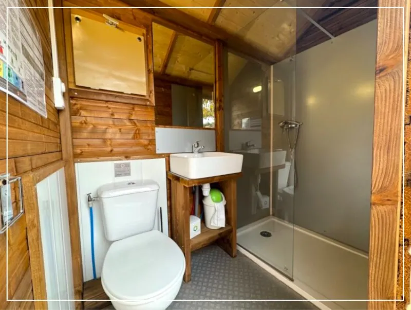 Forfait Freecamp Sanitaires Privés (1 Tente, Caravane Ou Camping-Car / 1 Voiture / Électricité 10A)