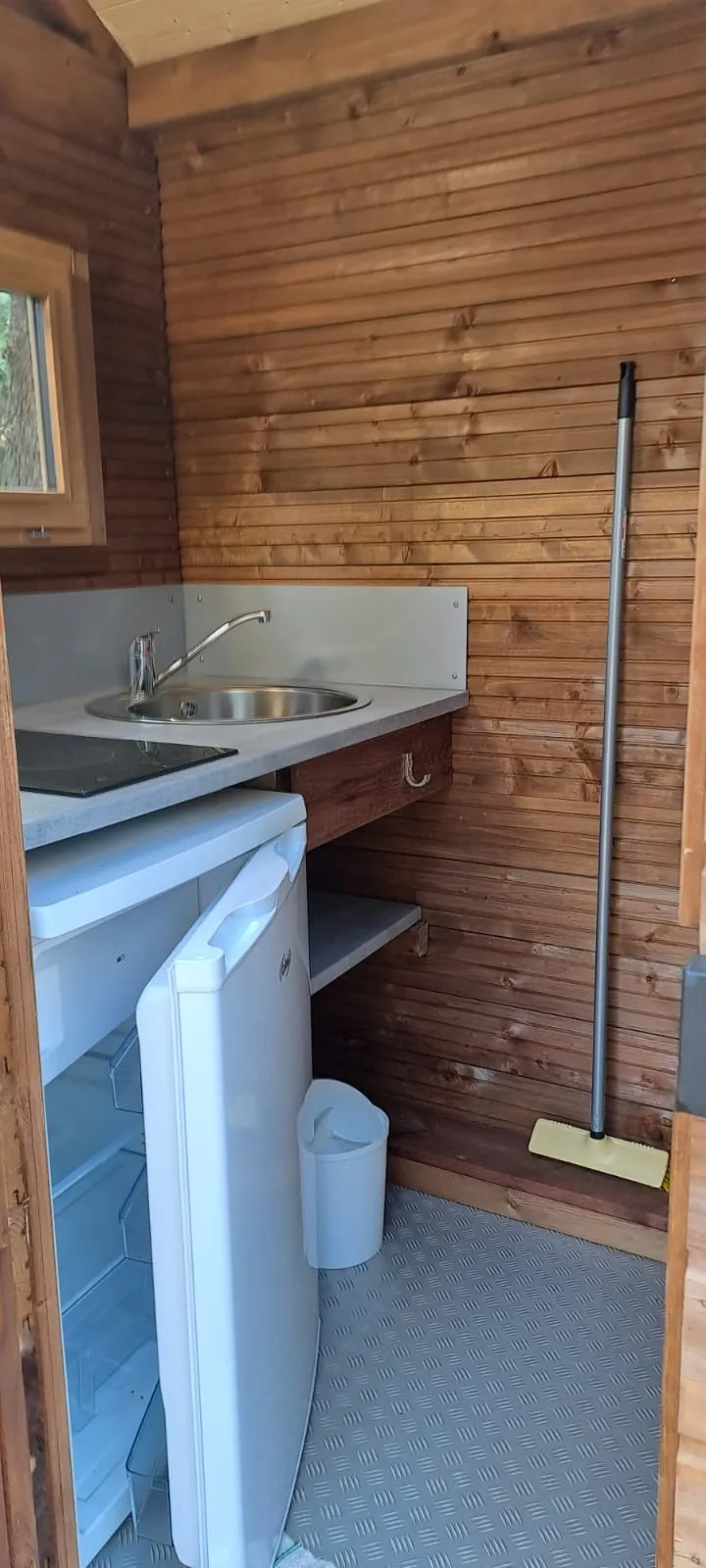 Forfait Freecamp Sanitaires Privés (1 Tente, Caravane Ou Camping-Car / 1 Voiture / Électricité 10A)