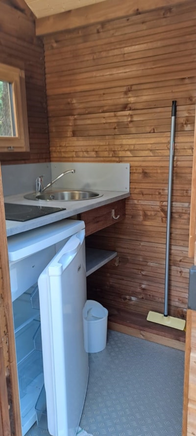 Freecamp Package with private facilities (1 tent, caravan or motorhome / 1 car / electricity 10A)