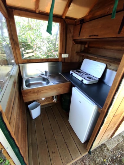 Freecamp Package with private facilities (1 tent, caravan or motorhome / 1 car / electricity 10A)
