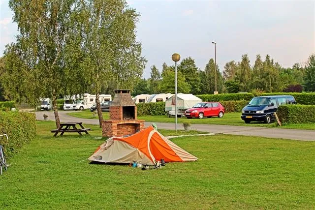 Stellplatz Zelt oder Wohnwagen + auto