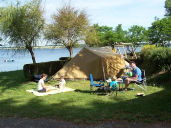 Stellplatz - Lakeside Nature Package - Camping Beau-Rivage