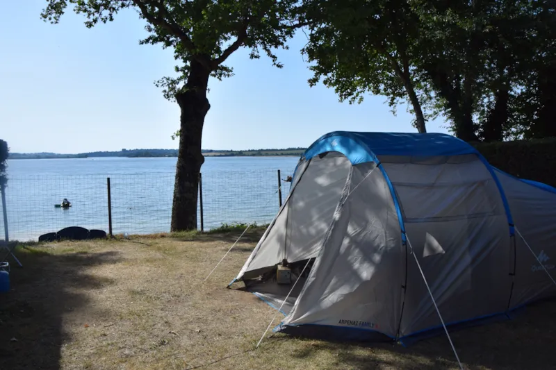 Emplacement Confort "1Ère Ligne Vue Lac"