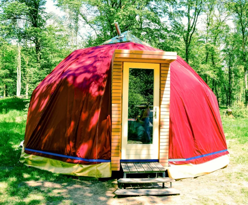 Dôme Géodésique Au Calme Entouré Par Les Bois