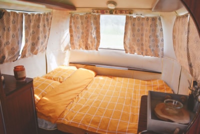 Small vintage caravan — 3