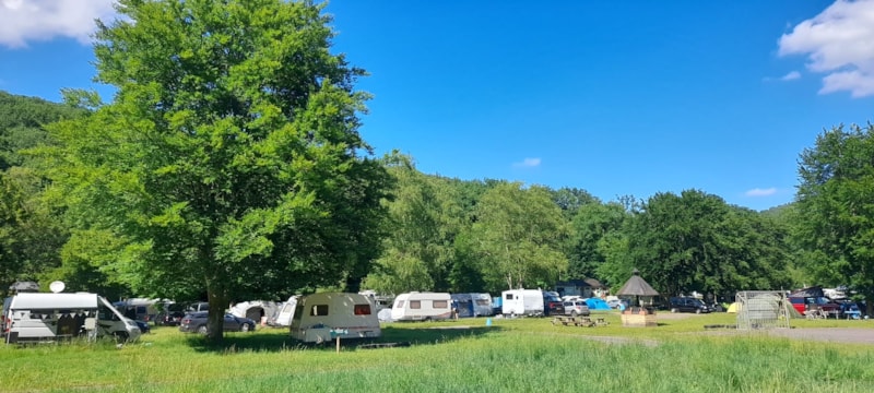 Standplaats van 200 m² voor caravan in het midden van de natuur