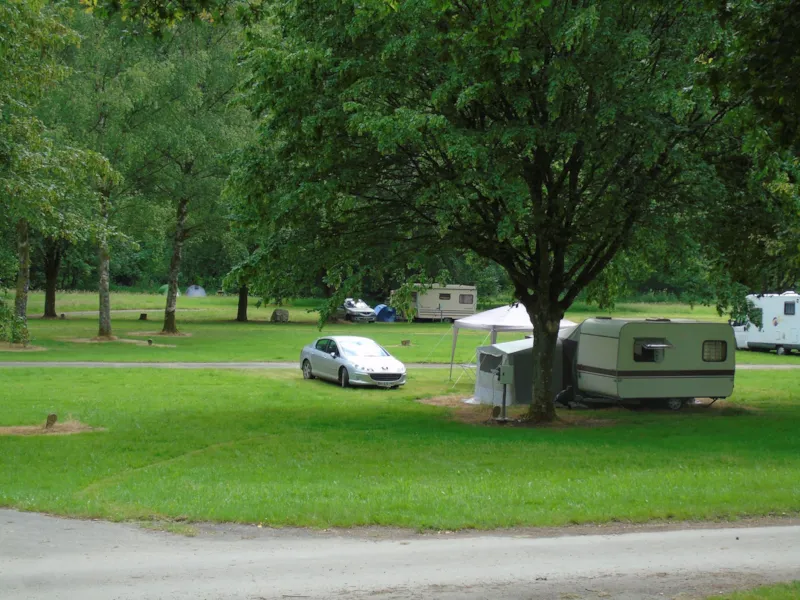 Emplacement Caravane De 200M² En Pleine Nature