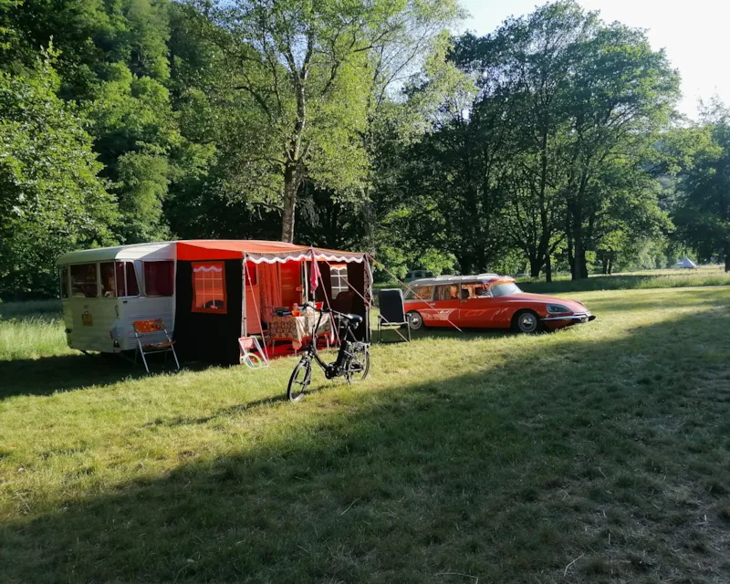 Emplacement Caravane De 200M² En Pleine Nature