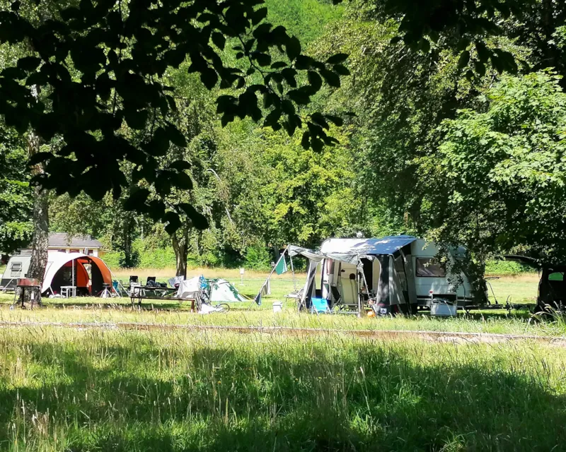 Emplacement Caravane De 200M² En Pleine Nature