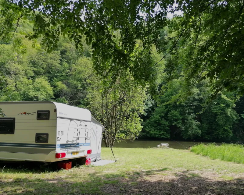 Emplacement Caravane De 200M² En Pleine Nature
