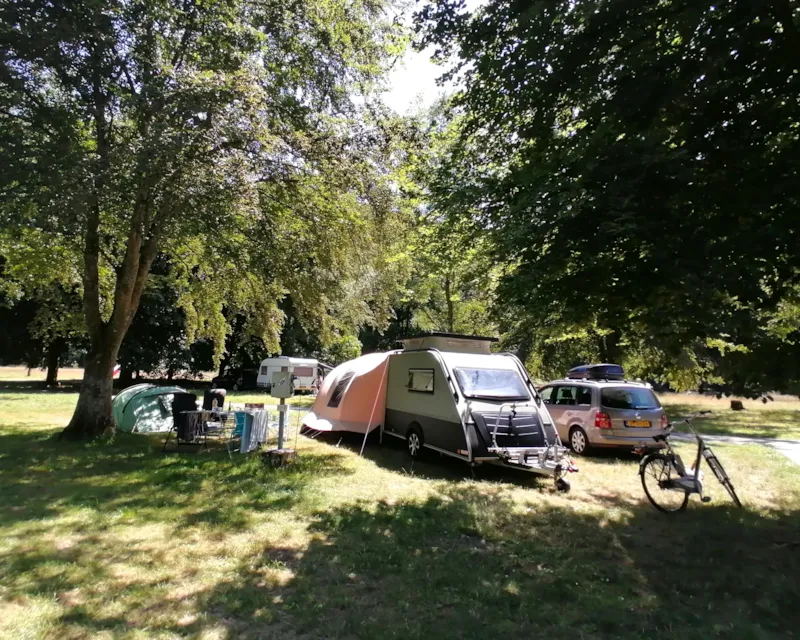 Emplacement Caravane De 200M² En Pleine Nature