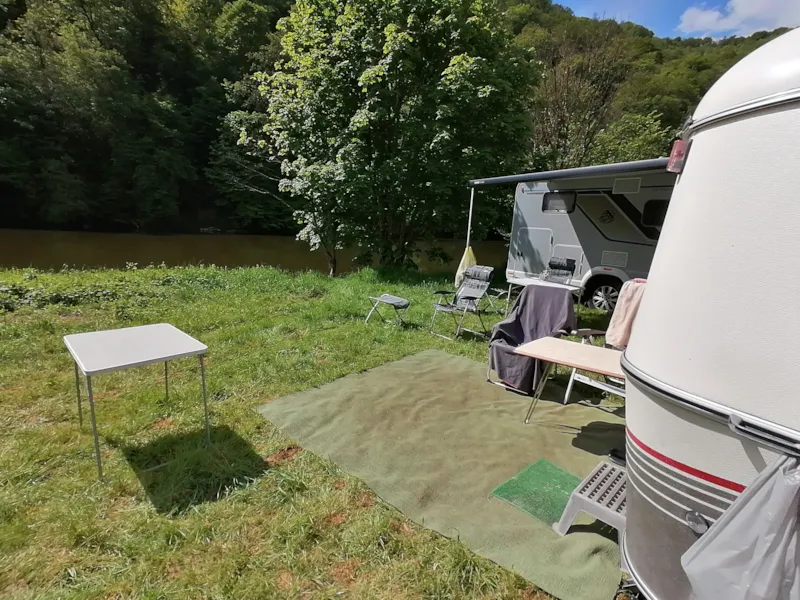 Emplacement Caravane De 200M² En Pleine Nature