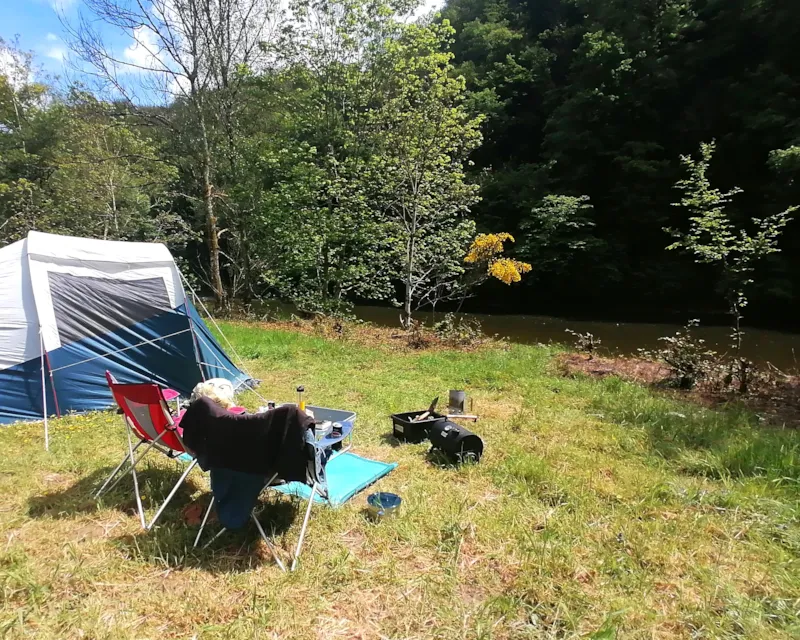 Emplacement Van / Camping Car De 200M² En Pleine Nature