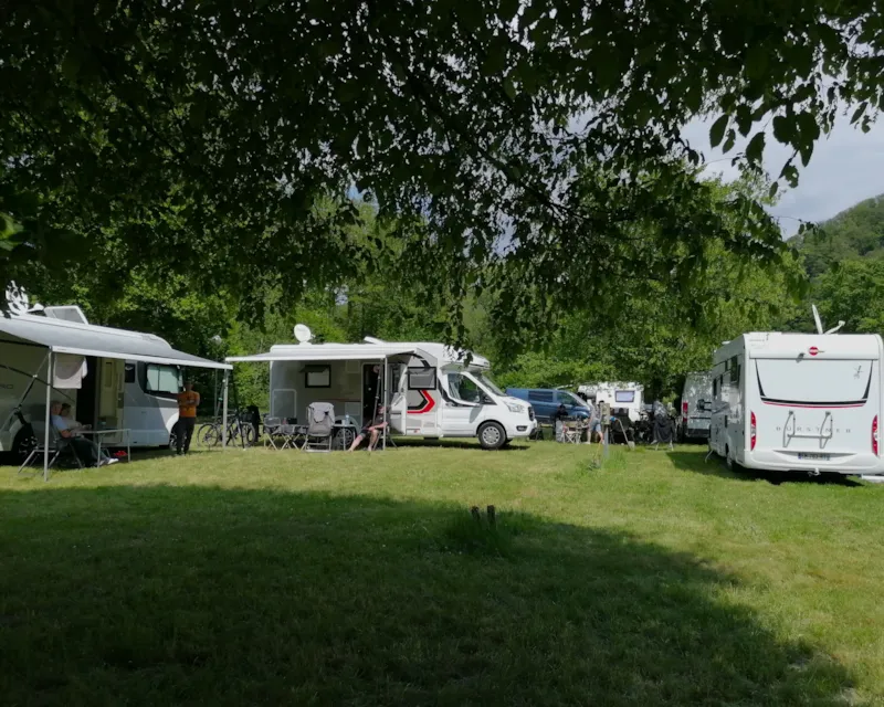 Emplacement Van / Camping Car De 200M² En Pleine Nature