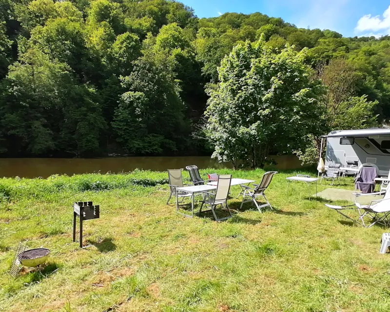 Emplacement Van / Camping Car De 200M² En Pleine Nature