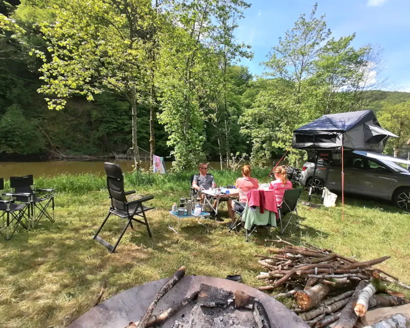 Emplacement Van / Camping Car De 200M² En Pleine Nature