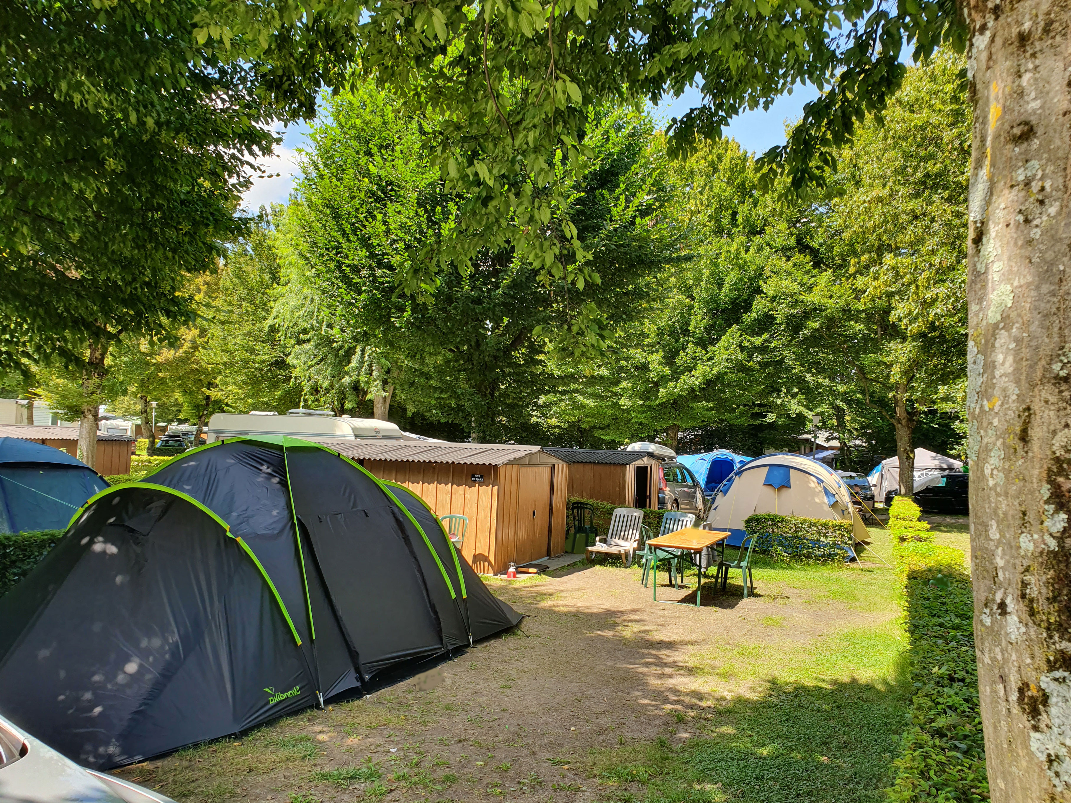 Kampeerplaats - Top Camp Standplaats - Camping**** et Base de Loisirs La Plaine Tonique