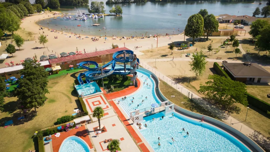 Camping**** et Base de Loisirs La Plaine Tonique