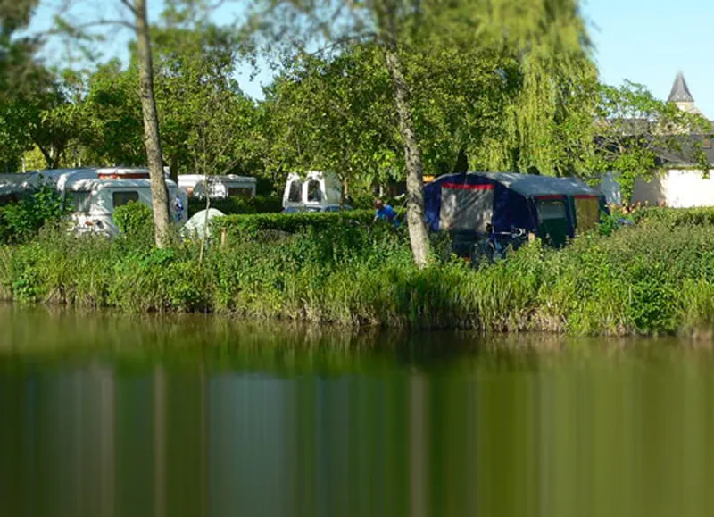 Forfait Camping (Emplacement, 2 Personnes, 1 Véhicule)