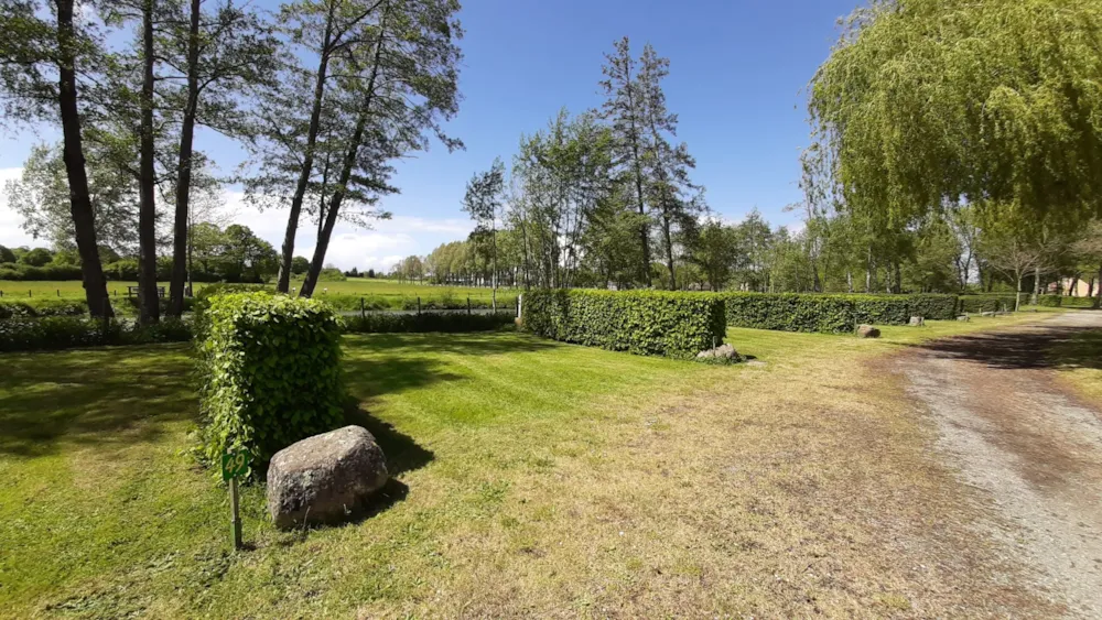 Emplacement - Forfait Camping (Emplacement, 2 Personnes, 1 Véhicule) - Camping Onlycamp de la Vègre