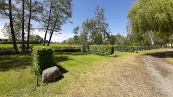 Stellplatz - Camping-Pauschale (Stellplatz, 2 Personen, 1 Fahrzeug) - Camping Onlycamp de la Vègre