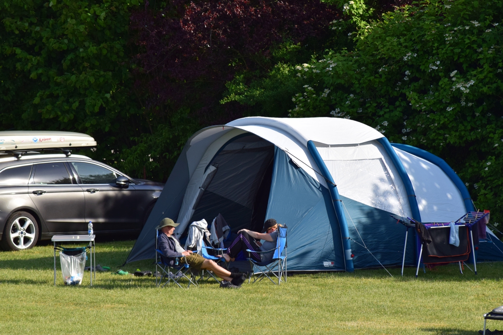 Emplacement - Grande Tente (Voiture Comprise) - Campingplatz am Waldbad