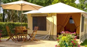 Huuraccommodatie(s) - Bungalowtent 20M² 2 Slaapkamers (Zonder Privé-Sanitair) - Camping LES CALQUIERES