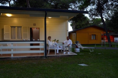 Bungalow — 2