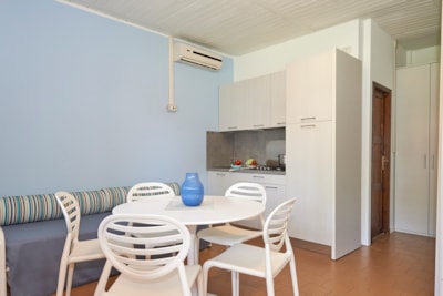 Bungalow — 6