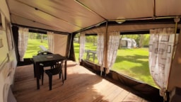 Accommodation - Caravane Avec Auvent  Et Terrasse Bois - Camping BELLERIVE