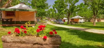 Huuraccommodatie(s) - Bengalow Toilé Avec Terrasse Bois - Camping BELLERIVE