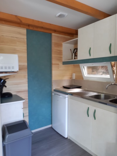 Insulated and heated chalet with wooden terrace and private garden — 4