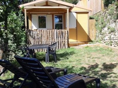 Insulated and heated chalet with wooden terrace and private garden — 1