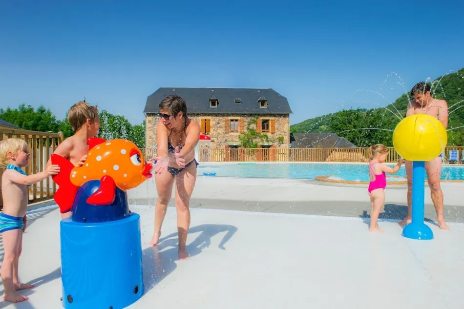 Ushuaïa Villages - Camping  Les Rives d'Olt et Aubrac