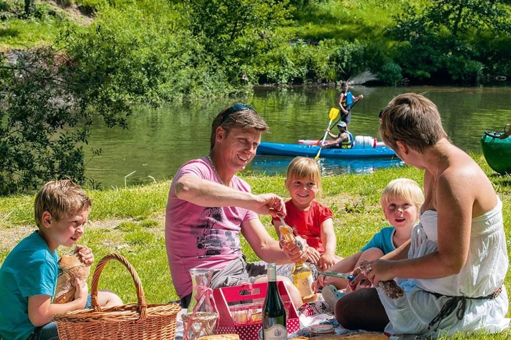 Camping Seasonova Les Rives d'Olt et Aubrac