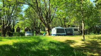 Stellplatz - Stellplatz Ohne Strom - Ushuaïa Villages - Camping  Les Rives d'Olt et Aubrac