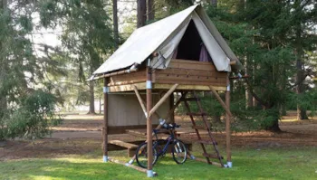 Stellplatz - Stellplatz Pauschale Wanderer Oder Radfahrer Mit Zelt 1 Schlafzimmer - Ushuaïa Villages - Camping  Les Rives d'Olt et Aubrac