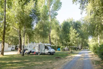 Stellplatz - Confort-Stellplatzpaket - Camping Les Cantarelles