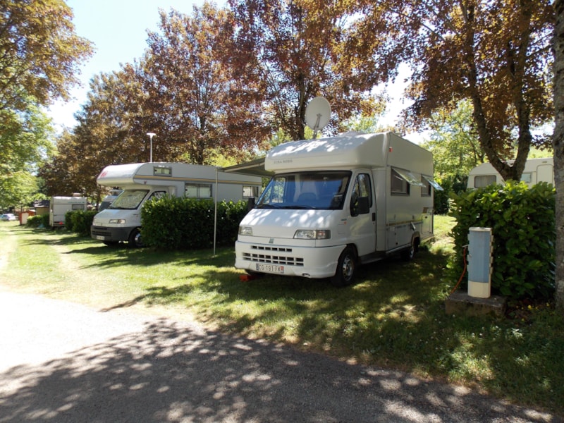 Camping Le Saint Etienne - Camping - Villefranche-de-Panat