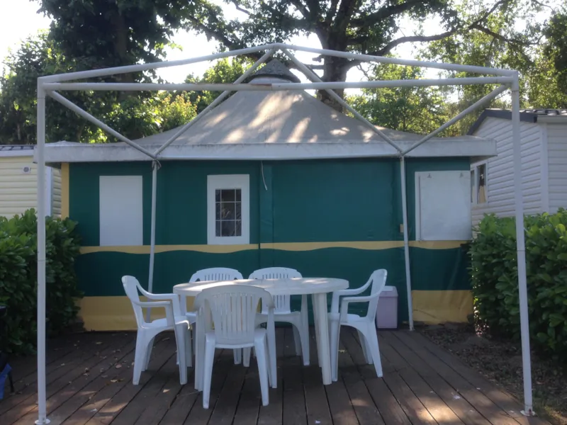 Bungalow Toilé Avec Sanitaire 25 M²