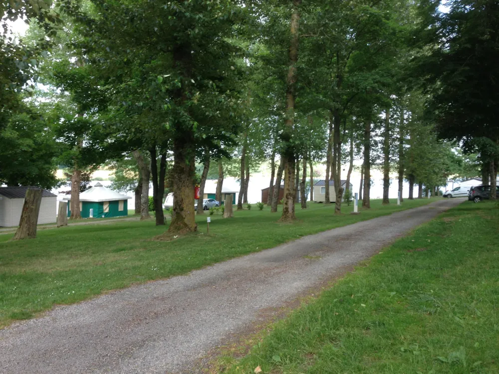 Emplacement - Forfait 1 Personne + Vélo Ou Sac À Dos Ou 1 Motard - Camping Le Saint Etienne