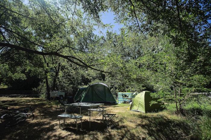 Forfait Confort : Emplacement + Voiture + Tente/Caravane Ou Camping-Car + Électricité 10A