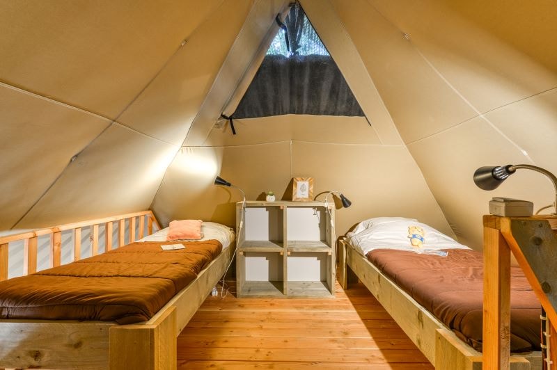 Glamping i AIGUES VIVES – Tente SAFARI LODGE OKAVANGO PREMIUM        57 M² / 3 Chambres - Terrasse couverte 2/6 Pers. – photo 9