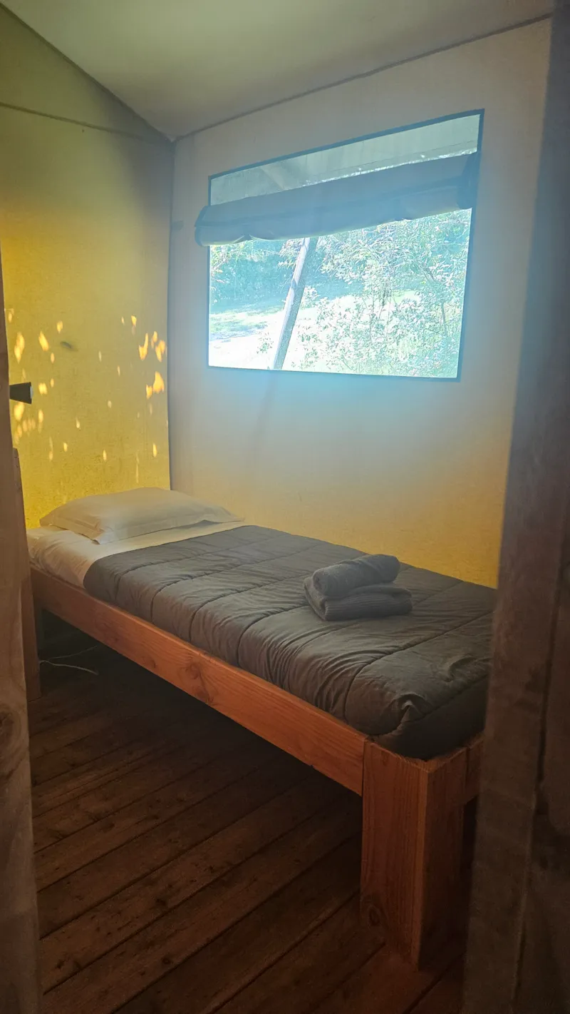 Tente Safari Woodlodge 59M² / 2 Chambres - Terrasse Couverte (Sanitaires Privatifs)