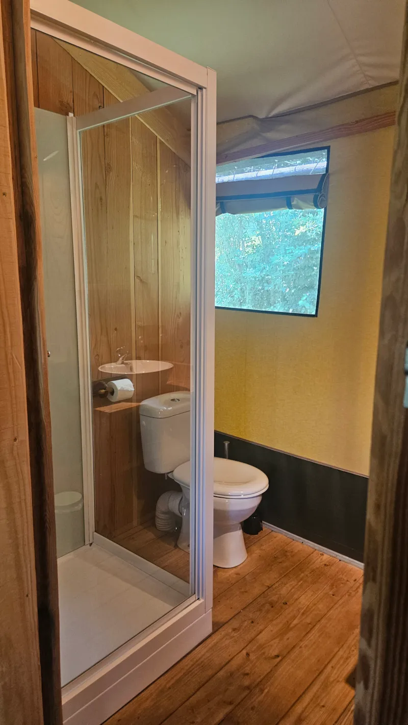 Tente Safari Woodlodge 59M² / 2 Chambres - Terrasse Couverte (Sanitaires Privatifs)