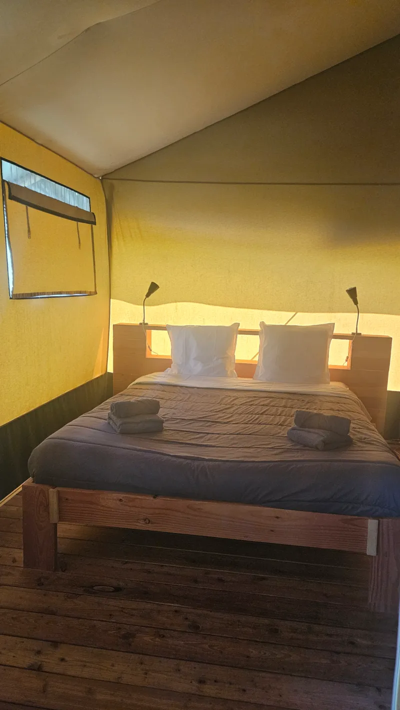 Tente Safari Woodlodge 59M² / 2 Chambres - Terrasse Couverte (Sanitaires Privatifs)