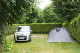 Kampeerplaats(en) - Forfait Emplacement 2 Personnes + Équipement (Sans Électricité) - Camping La Vernière