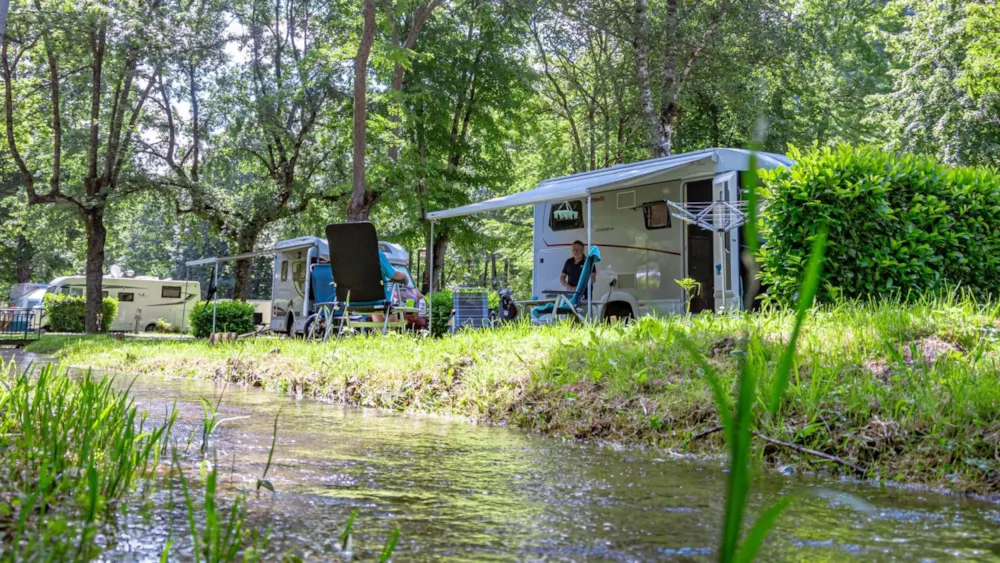 Emplacement - Emplacement Camping Car & Caravane - Wellness Sport Camping Ax-les-thermes