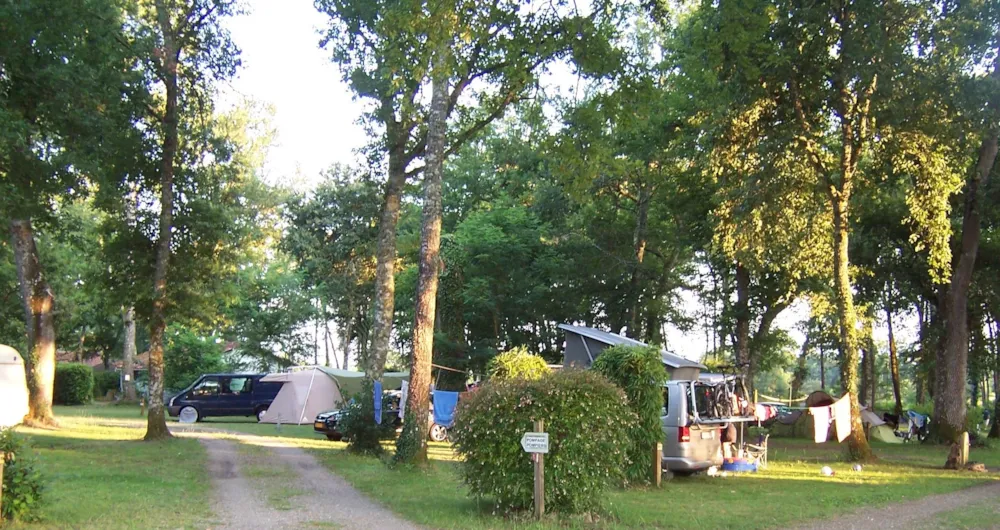Emplacement - Forfait Spécial Cyclo-Randonneurs - Camping  des Landes d'Armagnac