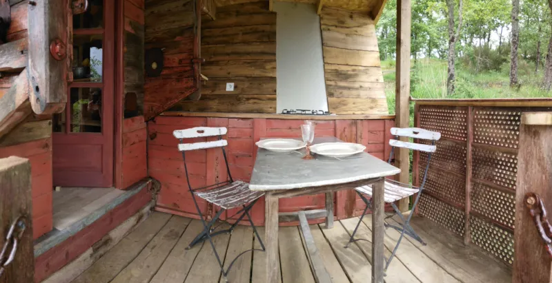 Hébergement Insolite Batteuse / Roulotte